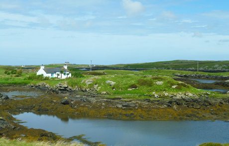 gallery-extirior-airidh-an-dobhrain-across-water